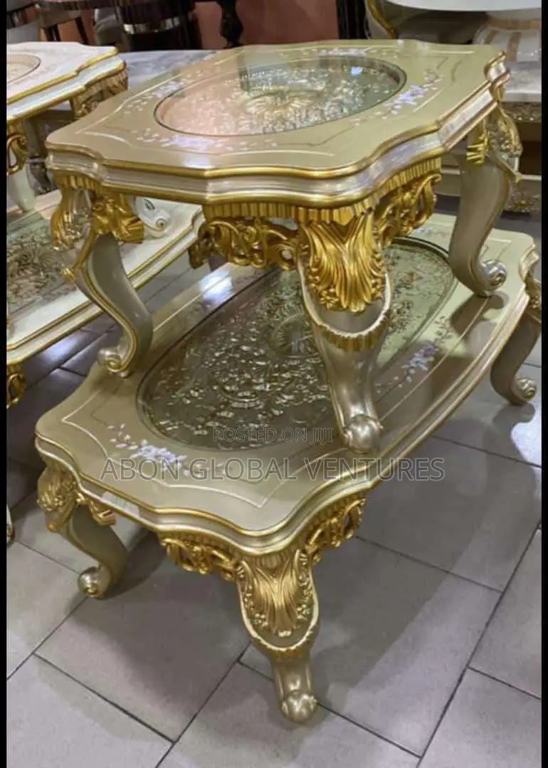 Royal Center Table With Side Stools