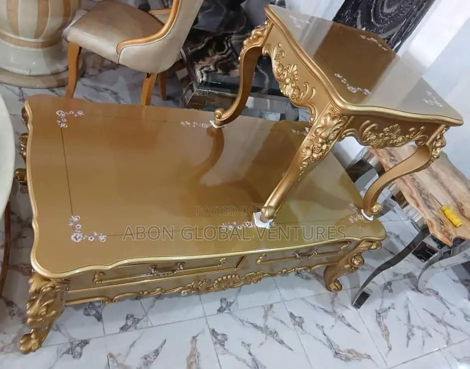 Royal Center Table With Side Stools