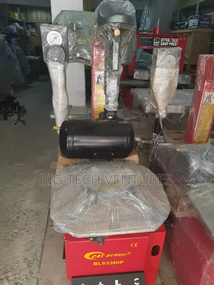 Global Bl533dip Is a Semi-Automatic Tire Changer Machine Featuring