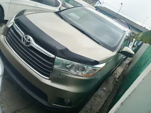 Toyota Highlander 2016 Gold