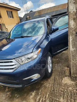 Toyota Highlander 2014 Blue