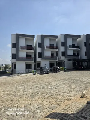 5bdrm Townhouse/Terrace in Mabushi for sale
