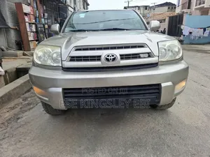 Toyota 4-Runner 2005 Gold