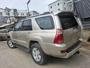 Toyota 4-Runner 2005 Gold