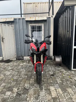 BMW S 1000 XR 2023 Red