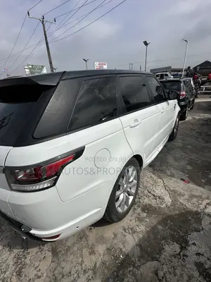Land Rover Range Rover Sport SVR 4x4 (5.0L 8cyl 8A) 2017 Pearl