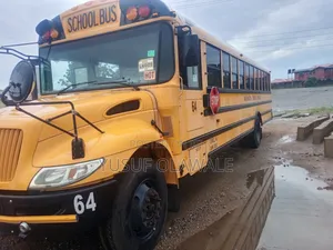Bus 2009 Yellow