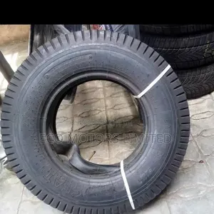 Original Truck Tyre 700.R16 Lt Ceat Made in India