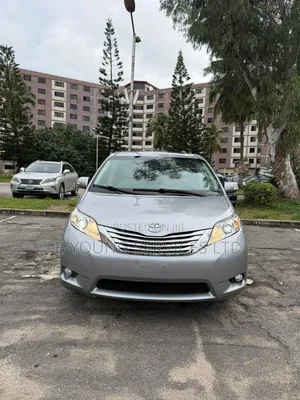 Toyota Sienna 2013 Silver