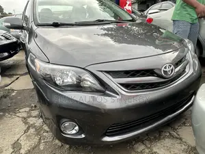 Toyota Corolla LE Special Edition 4dr Sedan (1.8L 4cyl 4A) 2013 Gray