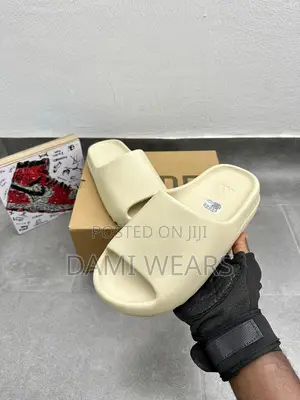 Yeezy Slide Bone