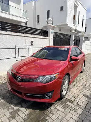 Toyota Camry SE 4dr Sedan (2.5L 4cyl 6A) 2014 Red