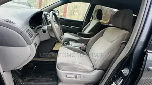 Toyota Sienna LE 2009 Gray