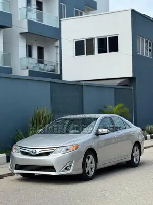 Toyota Camry SE 4dr Sedan (2.5L 4cyl 6A) 2013 Silver