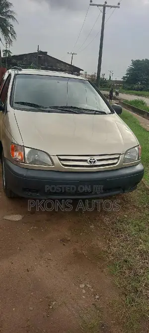 Toyota Sienna 2002 Gold