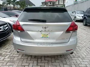 Toyota Venza XLE 4dr Wagon AWD (3.5L 6cyl 6A) 2015 Silver