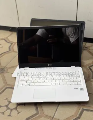 Laptop LG Gram 15.6 8GB Intel Core i5 SSD 256GB