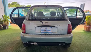 Nissan Micra 2000 Silver