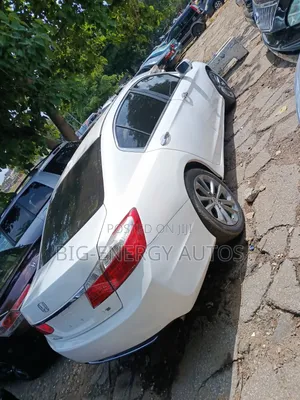 Honda Accord EX-L V-6 4dr Sedan (3.5L 6cyl 6A) 2015 White