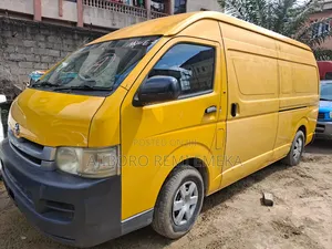 Toyota HiAce 2009 Yellow