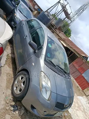 Toyota Yaris Base Hatchback 3dr 2010 Gray