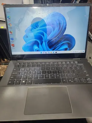 Laptop Dell Inspiron 14 5400 2-in-1 4GB Intel Core i7 SSD 256GB