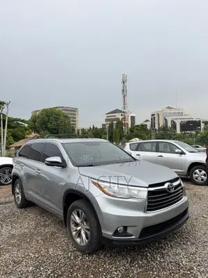 Toyota Highlander XLE 4dr SUV (3.5L 6cyl 6A) 2015 Silver