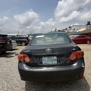 Toyota Corolla LE 4dr Sedan (1.8L 4cyl 4A) 2010 Gray