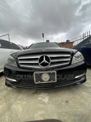 Mercedes-Benz C300 Luxury Sedan RWD (3.0L 6cyl 7A) 2011 Black