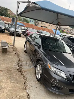 Toyota Camry SE 4dr Sedan (2.5L 4cyl 6A) 2011 Gray