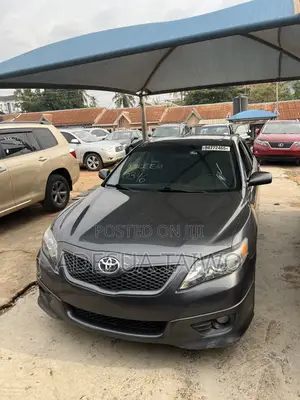Toyota Camry SE 4dr Sedan (2.5L 4cyl 6A) 2011 Gray