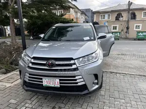 Toyota Highlander XLE 2019 Silver