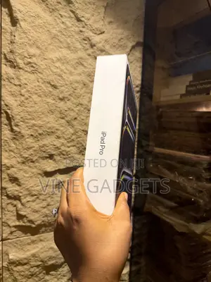 New Apple iPad Pro 13 (2025) 256 GB Black