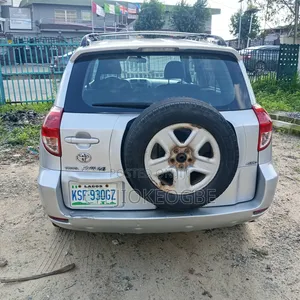 Toyota RAV4 2010 Silver