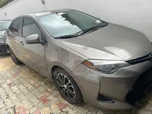Toyota Corolla LE (1.8L 4cyl 2A) 2018 Gray