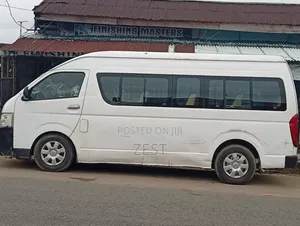 Toyota HiAce 2012 White