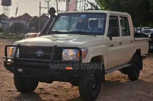 Toyota Land Cruiser 2023 Gold