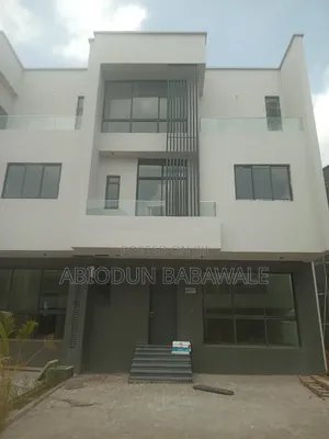 4bdrm Duplex in Jabi Lake Abuja for sale