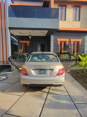 Mercedes-Benz C250 2012 Gold