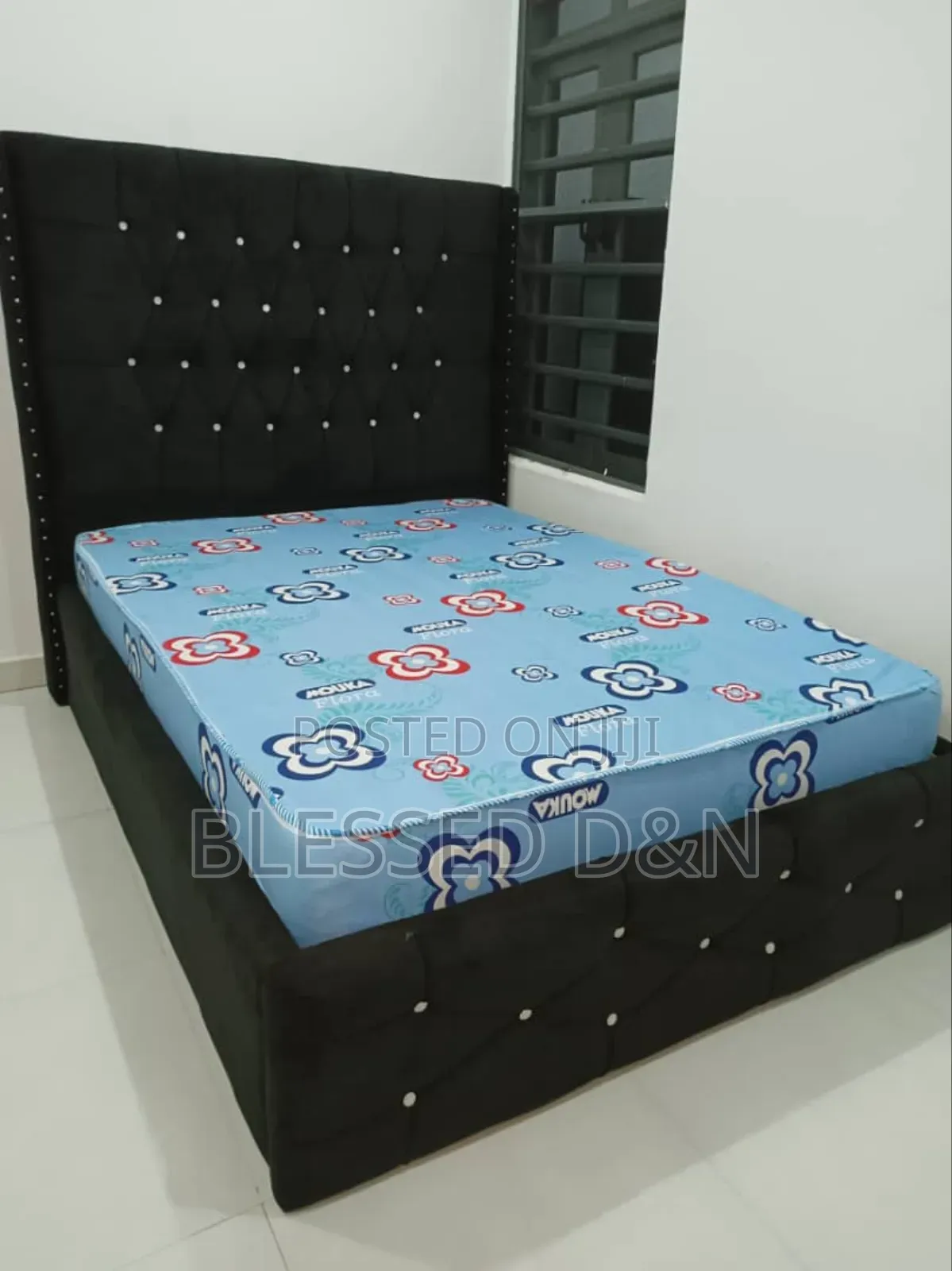6×6 Clean Sharp Black Bed Frame