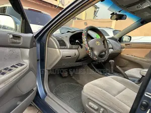 Toyota Camry LE 4dr Sedan (2.4L 4cyl 5M) 2004 Blue