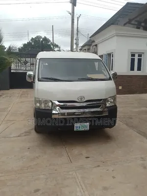 Toyota HiAce 2010 White