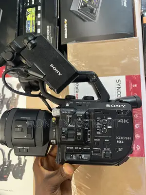Sony Fs5 Mark Ii Xdcam Video Camera With Ef 18-200 Mm Lens