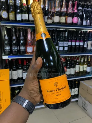 Veuve Cliequot Brut Cartoon by ( 12 Bottles )