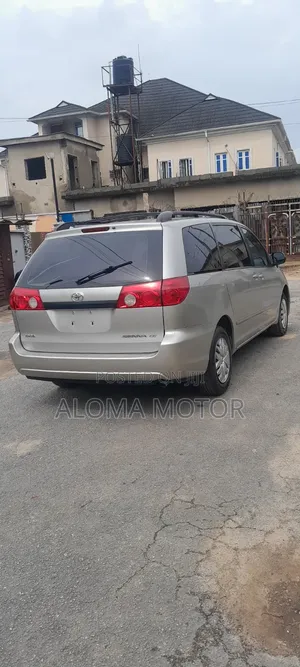 Toyota Sienna 2010 Silver