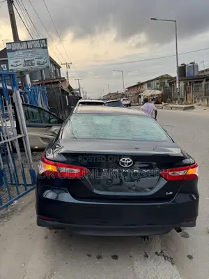 Toyota Camry LE FWD (2.5L 4cyl 8AM) 2018 Blue