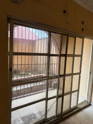 4bdrm Block of Flats in Oluyole for rent