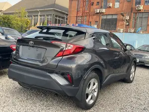 Toyota C-HR XLE FWD Sport Utility (2.0L 4cyl 2AM) 2018 Black