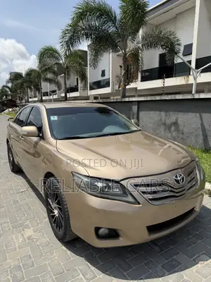 Toyota Camry 2010 Gold