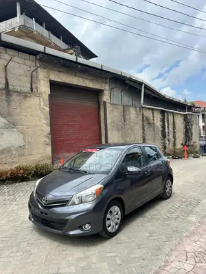 Toyota Yaris LE Hatchback 5dr 2014 Gray